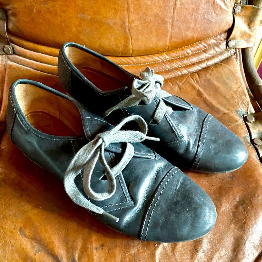 Chic & Comfy Dark Gray Leather Shoes with Thick Laces and Stacked Heel